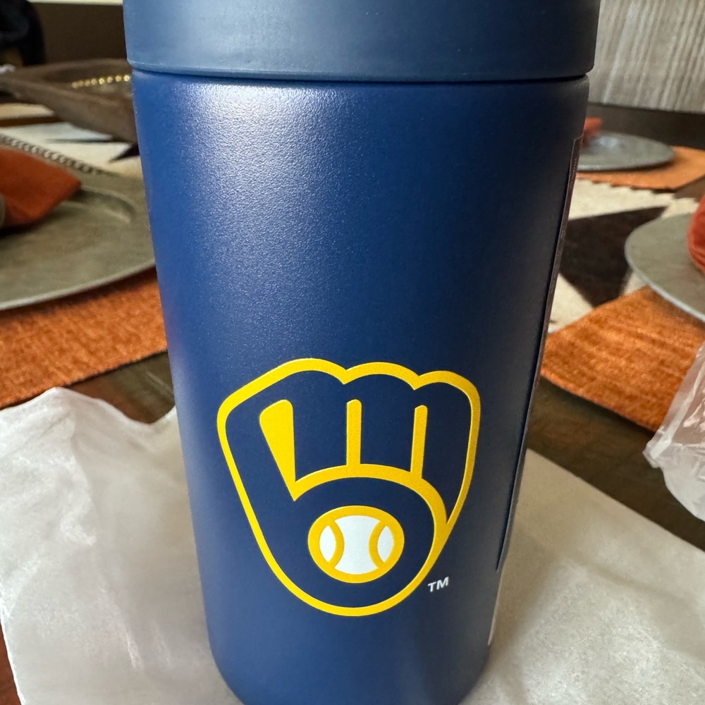 Frost Buddy Universal can cooler Milwaukee Brewers